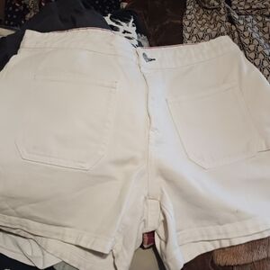 Tommy Hilfiger Women's Cream Cargo Shorts